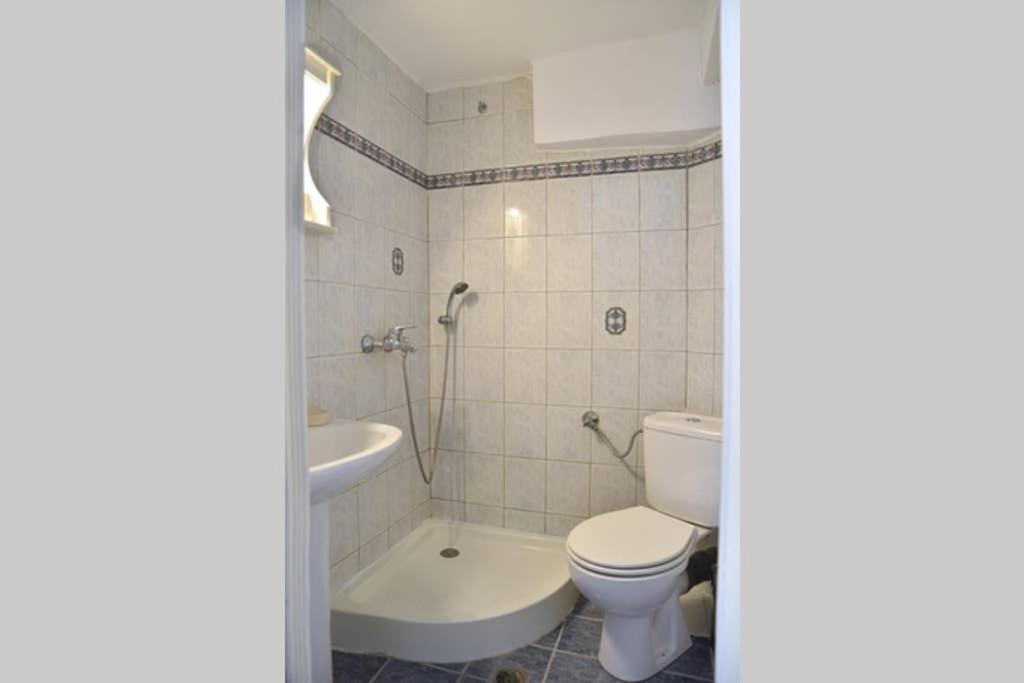 A Modern Bright Studio In The Center Of Kastoria Exterior foto